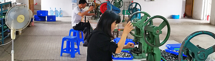 采用高速衝壓，多層電鍍工藝